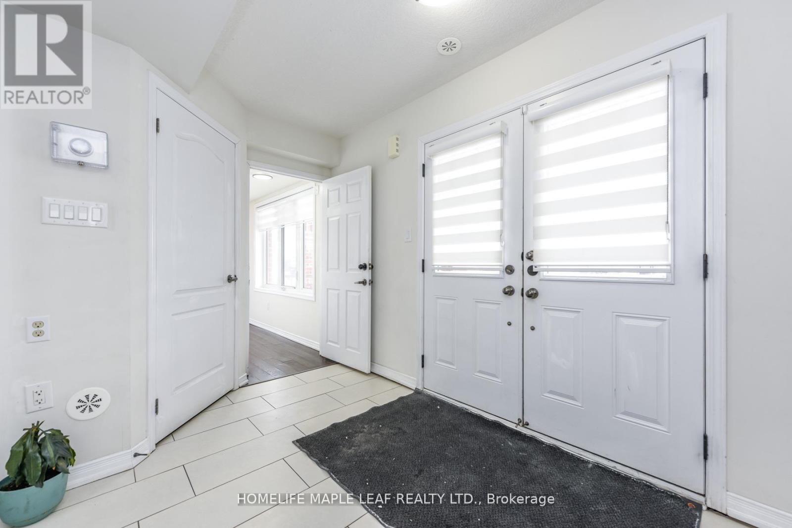 49 Golden Springs Drive, Brampton, Ontario  L7A 4N7 - Photo 11 - W12900746