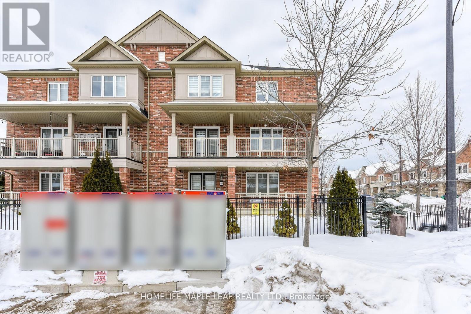 49 Golden Springs Drive, Brampton, Ontario  L7A 4N7 - Photo 5 - W12900746