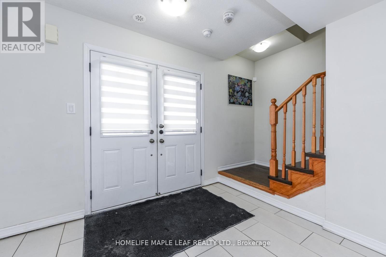 49 Golden Springs Drive, Brampton, Ontario  L7A 4N7 - Photo 9 - W12900746