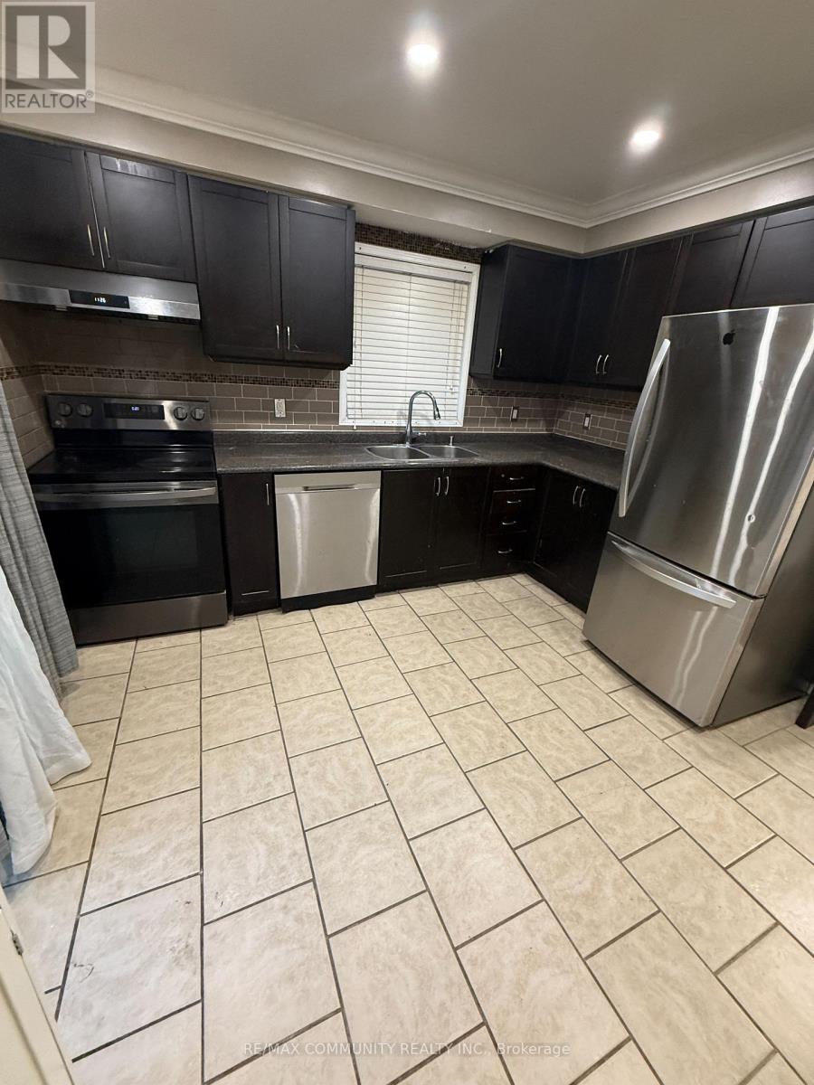 12 Caruso Drive, Brampton, Ontario  L6Y 5B1 - Photo 6 - W12900778