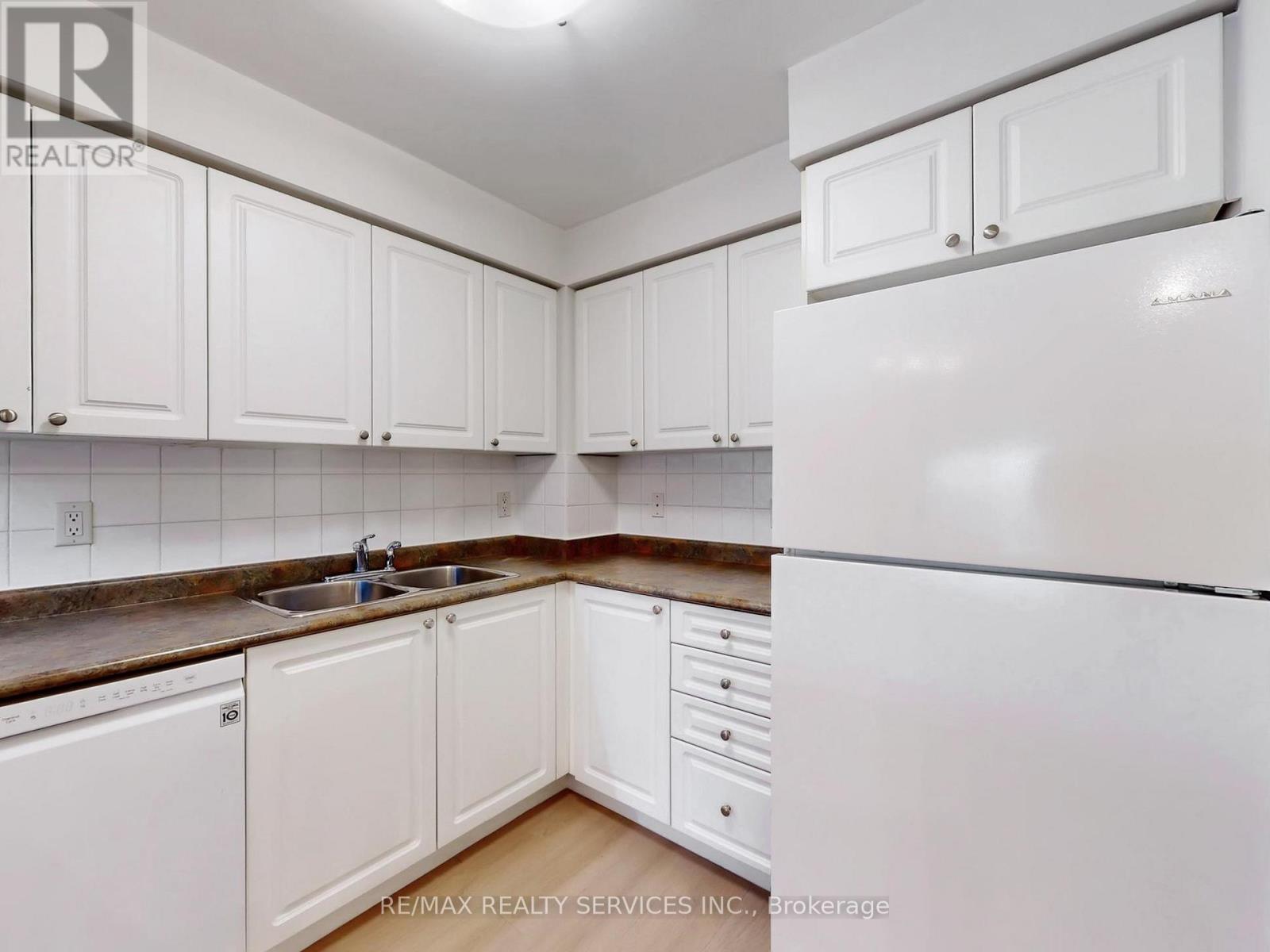 504 - 3880 Duke Of York Boulevard, Mississauga, Ontario  L5B 4M7 - Photo 17 - W12900866