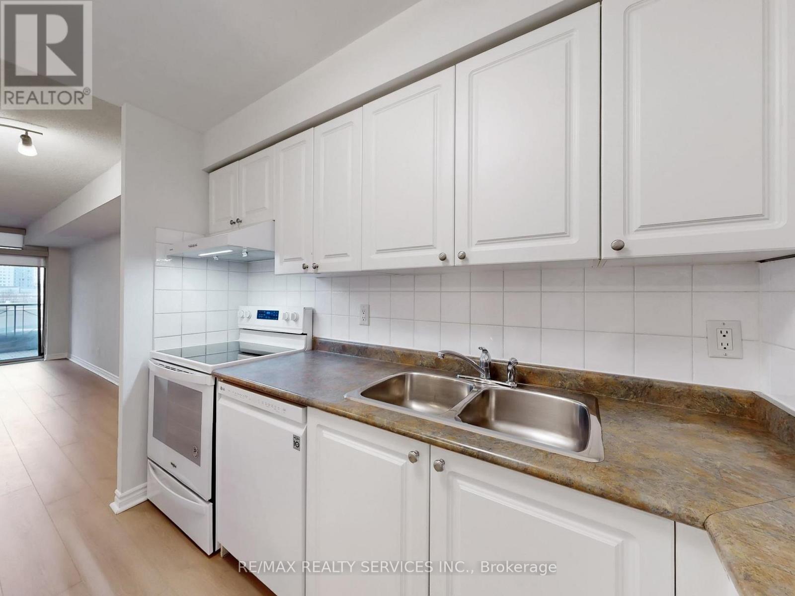 504 - 3880 Duke Of York Boulevard, Mississauga, Ontario  L5B 4M7 - Photo 18 - W12900866