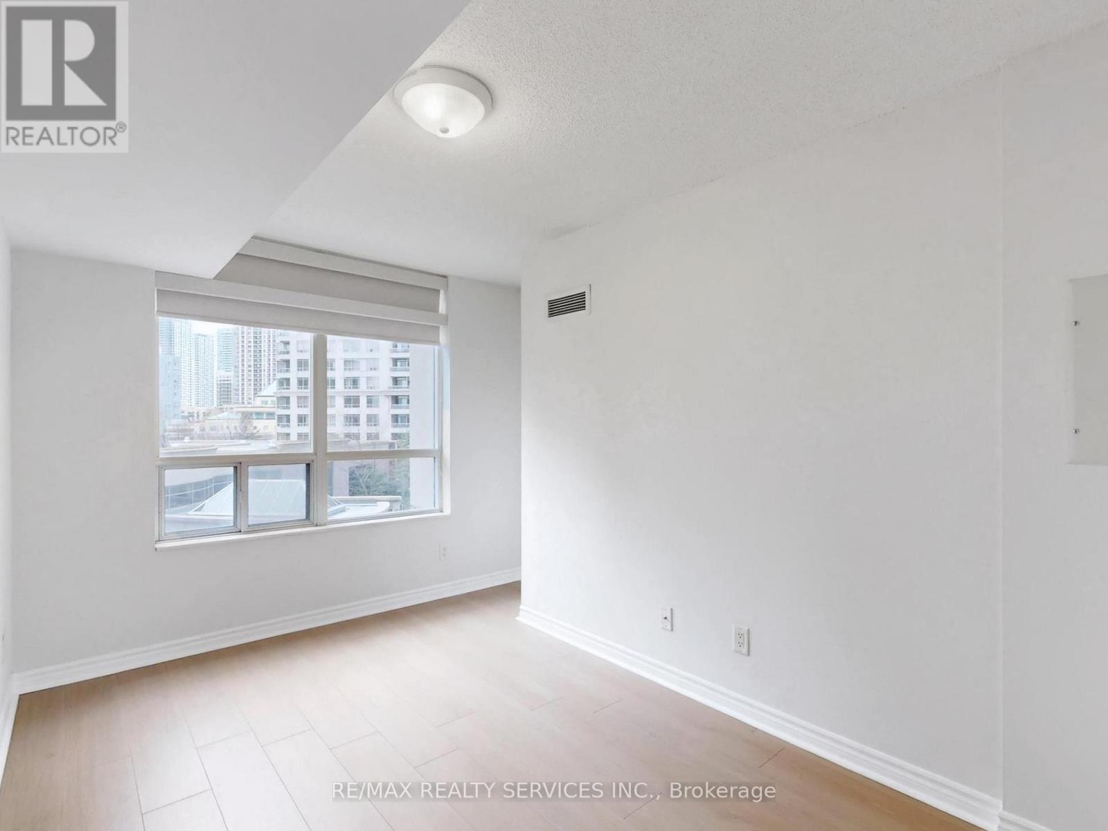 504 - 3880 Duke Of York Boulevard, Mississauga, Ontario  L5B 4M7 - Photo 27 - W12900866