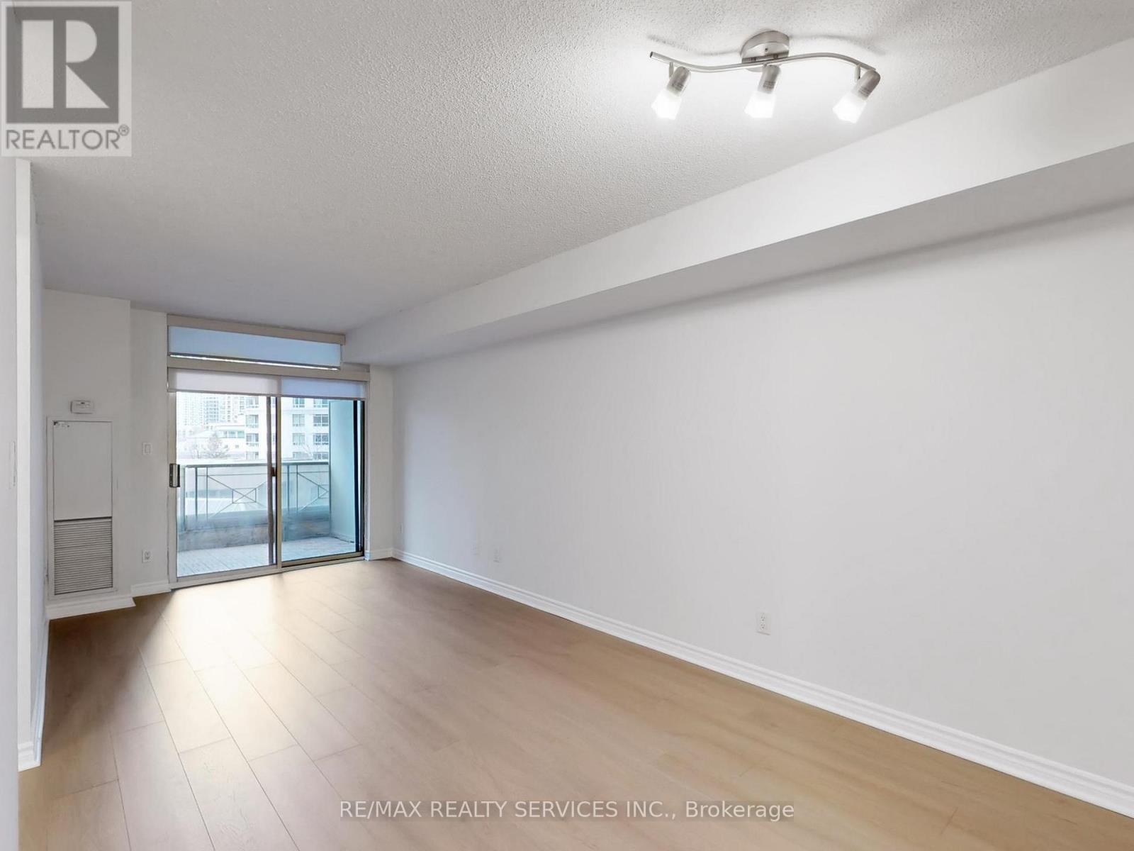 504 - 3880 Duke Of York Boulevard, Mississauga, Ontario  L5B 4M7 - Photo 8 - W12900866