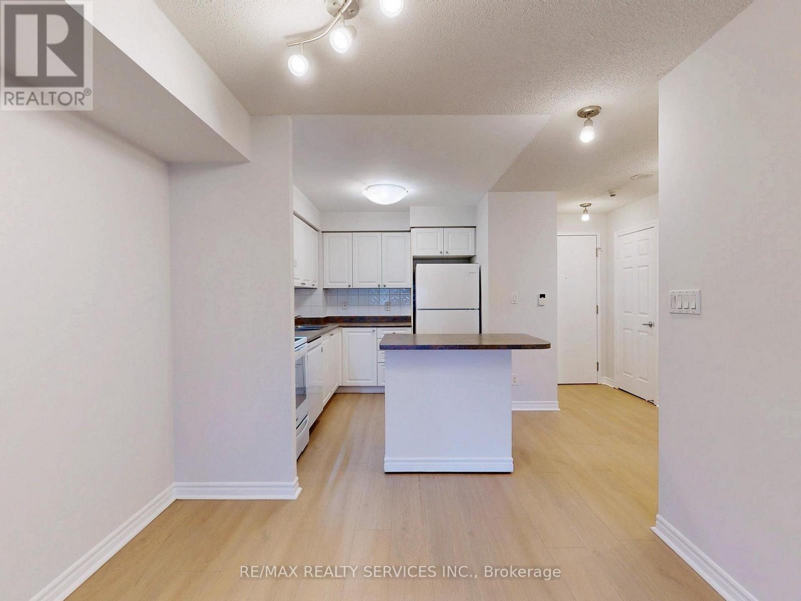 504 - 3880 Duke Of York Boulevard, Mississauga, Ontario  L5B 4M7 - Photo 9 - W12900866