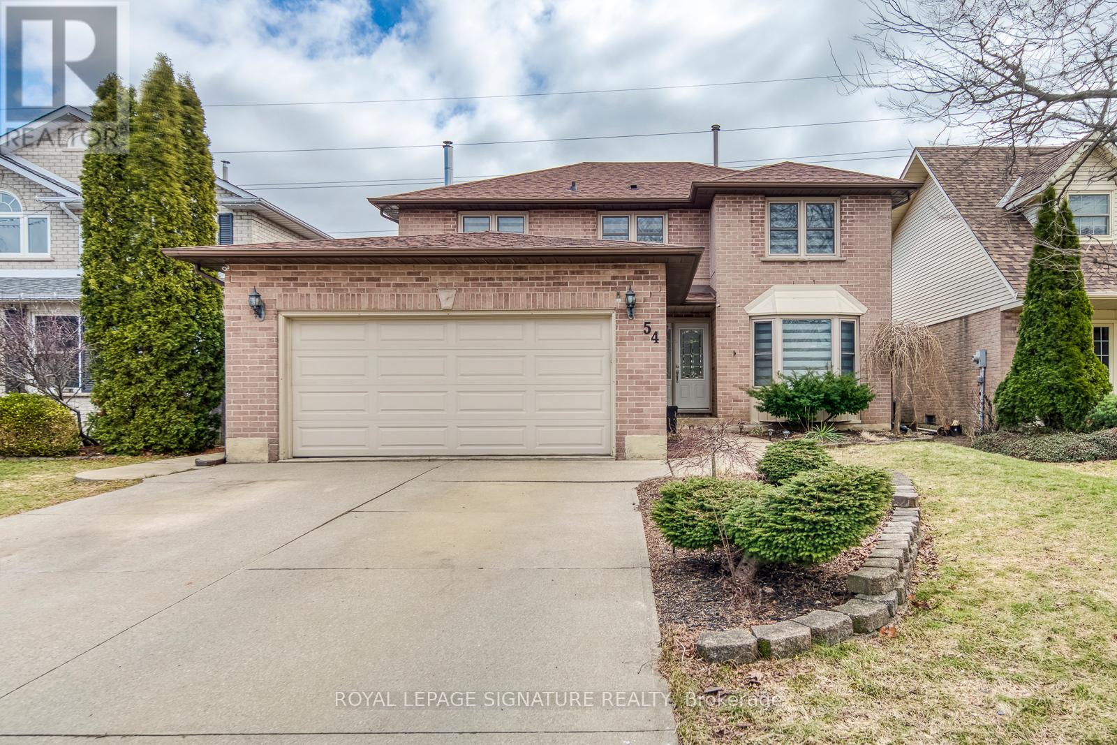 54 RANDOLF COURT, Hamilton, Ontario