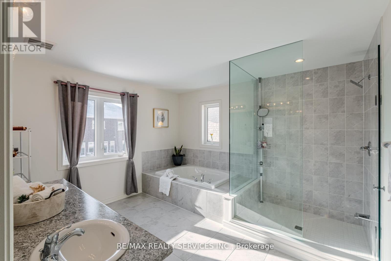 12 Oldham Avenue, Brant, Ontario  N3L 0G7 - Photo 43 - X12853232