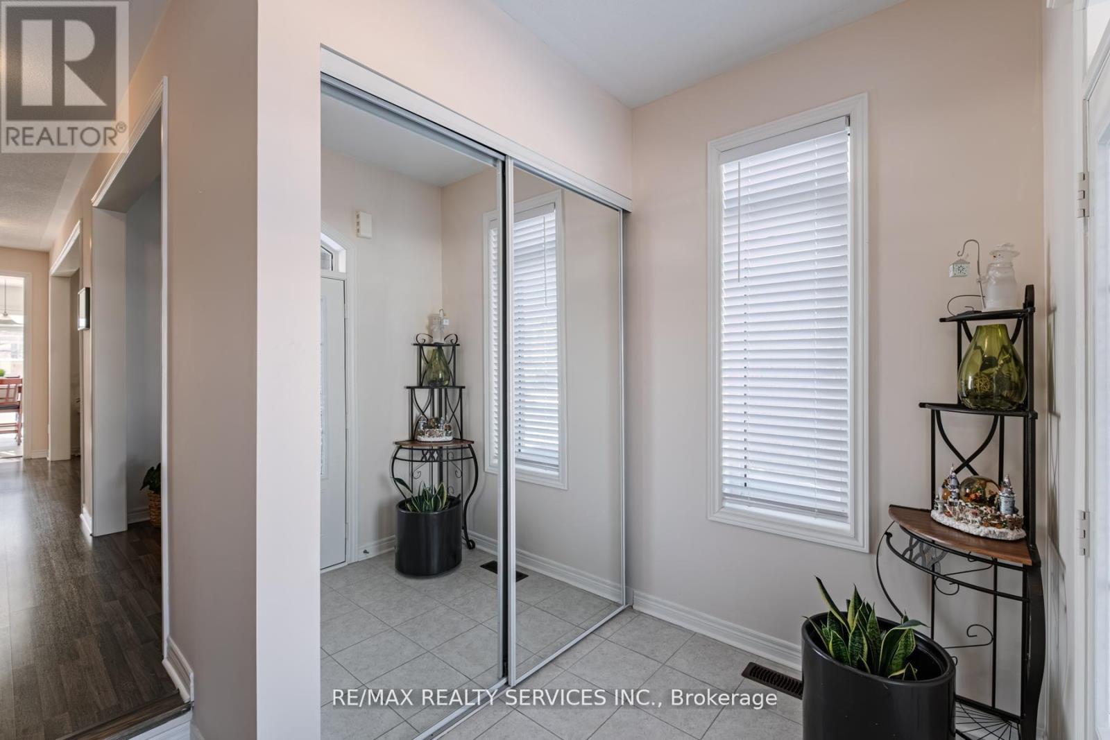 12 Oldham Avenue, Brant, Ontario  N3L 0G7 - Photo 8 - X12853232