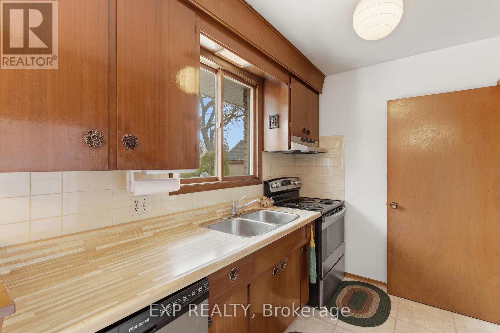 189 Parnell Road, St. Catharines (Vine/linwell), Ontario  L2M 1W3 - Photo 11 - X12900974