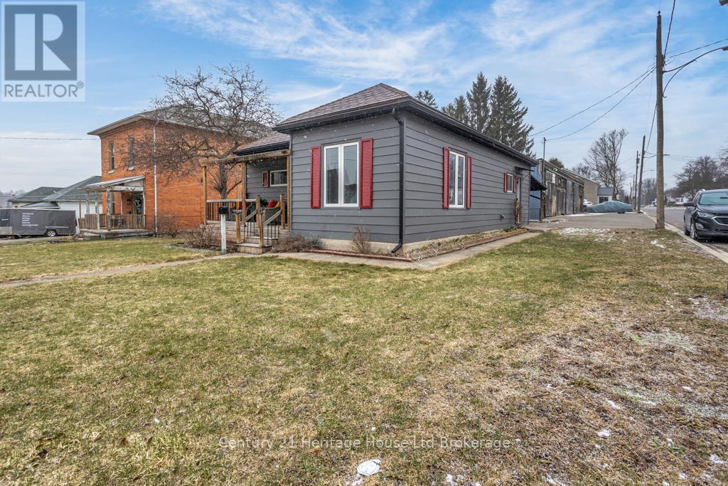 109 Carroll Street, Ingersoll, Ontario  N5C 1W1 - Photo 2 - X12900950