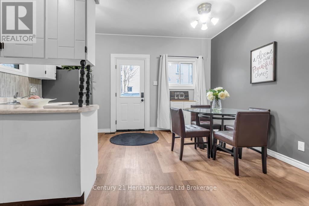 109 Carroll Street, Ingersoll, Ontario  N5C 1W1 - Photo 4 - X12900950