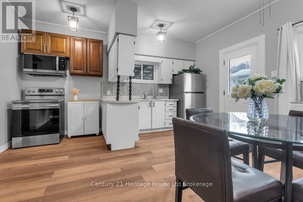 109 Carroll Street, Ingersoll, Ontario  N5C 1W1 - Photo 5 - X12900950