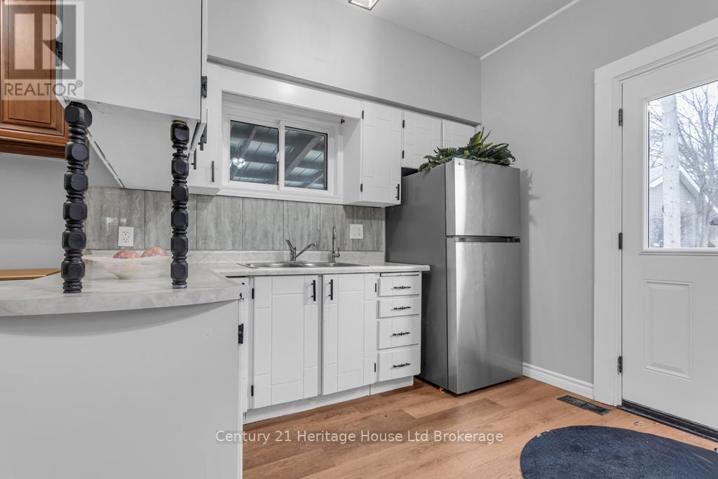 109 Carroll Street, Ingersoll, Ontario  N5C 1W1 - Photo 6 - X12900950