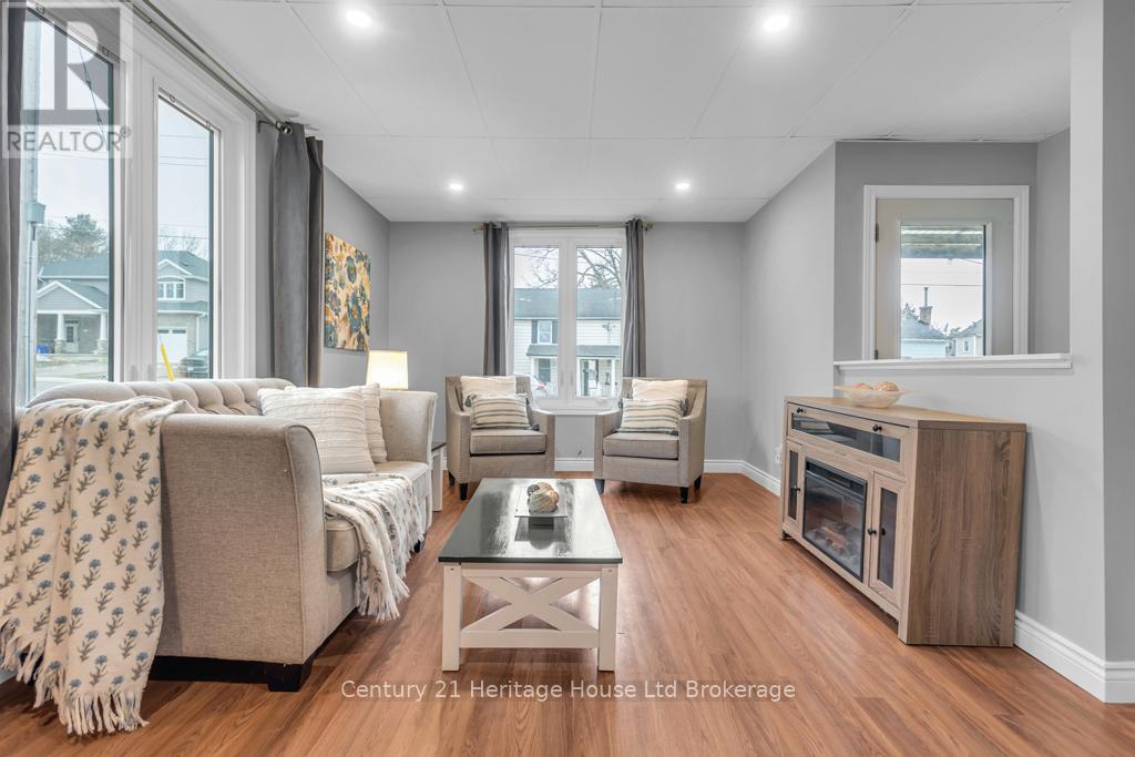 109 Carroll Street, Ingersoll, Ontario  N5C 1W1 - Photo 9 - X12900950