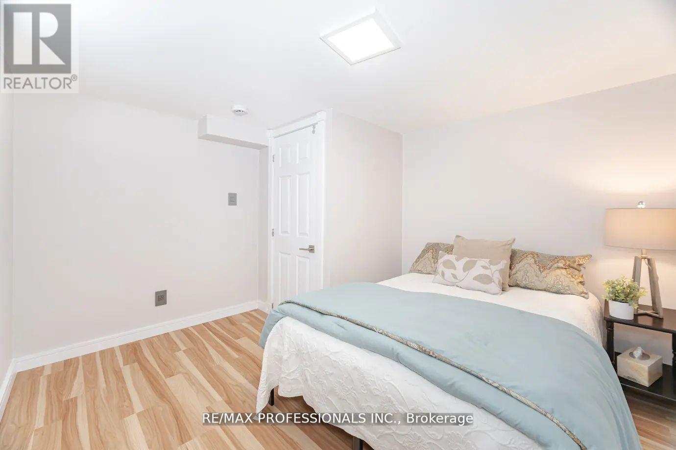 Bsmt - 39 Old Oak Road, Toronto (Kingsway South), Ontario  M9A 2W1 - Photo 13 - W12749908