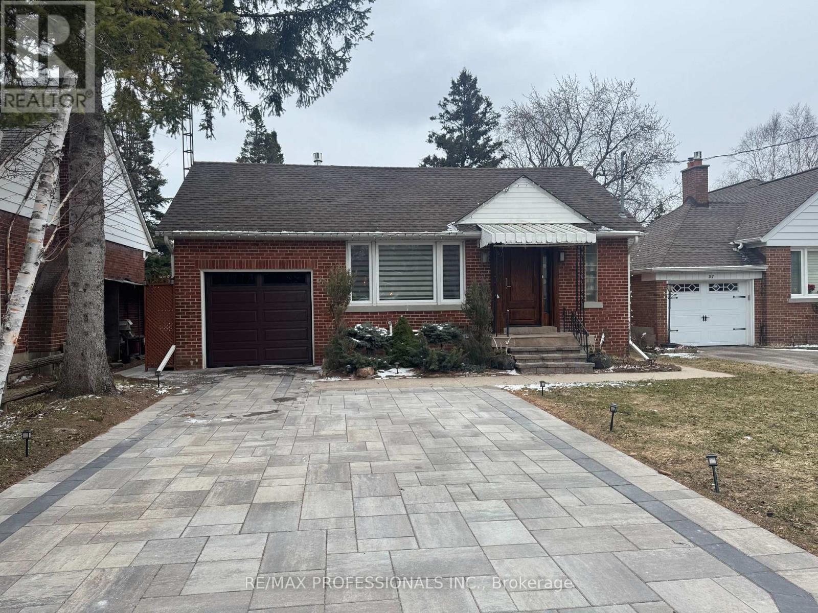 BSMT - 39 OLD OAK ROAD, Toronto, Ontario