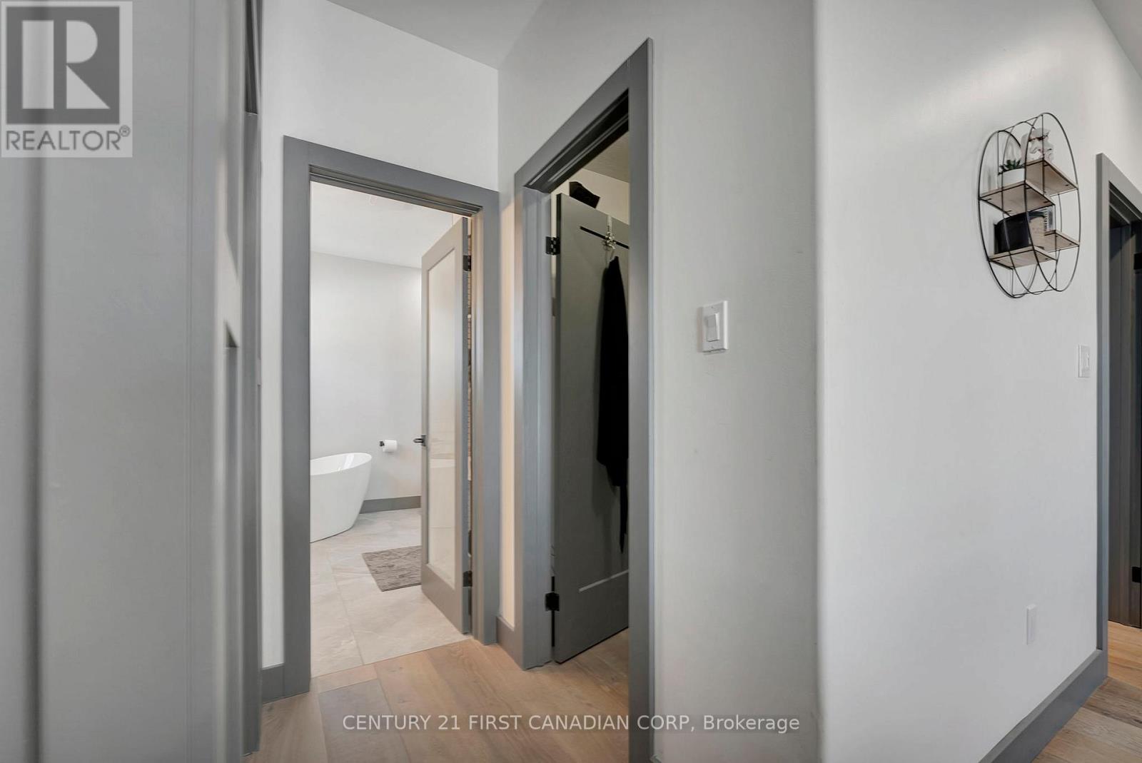 5 Falkland Road, Brant, Ontario  N0J 1V0 - Photo 25 - X12894404