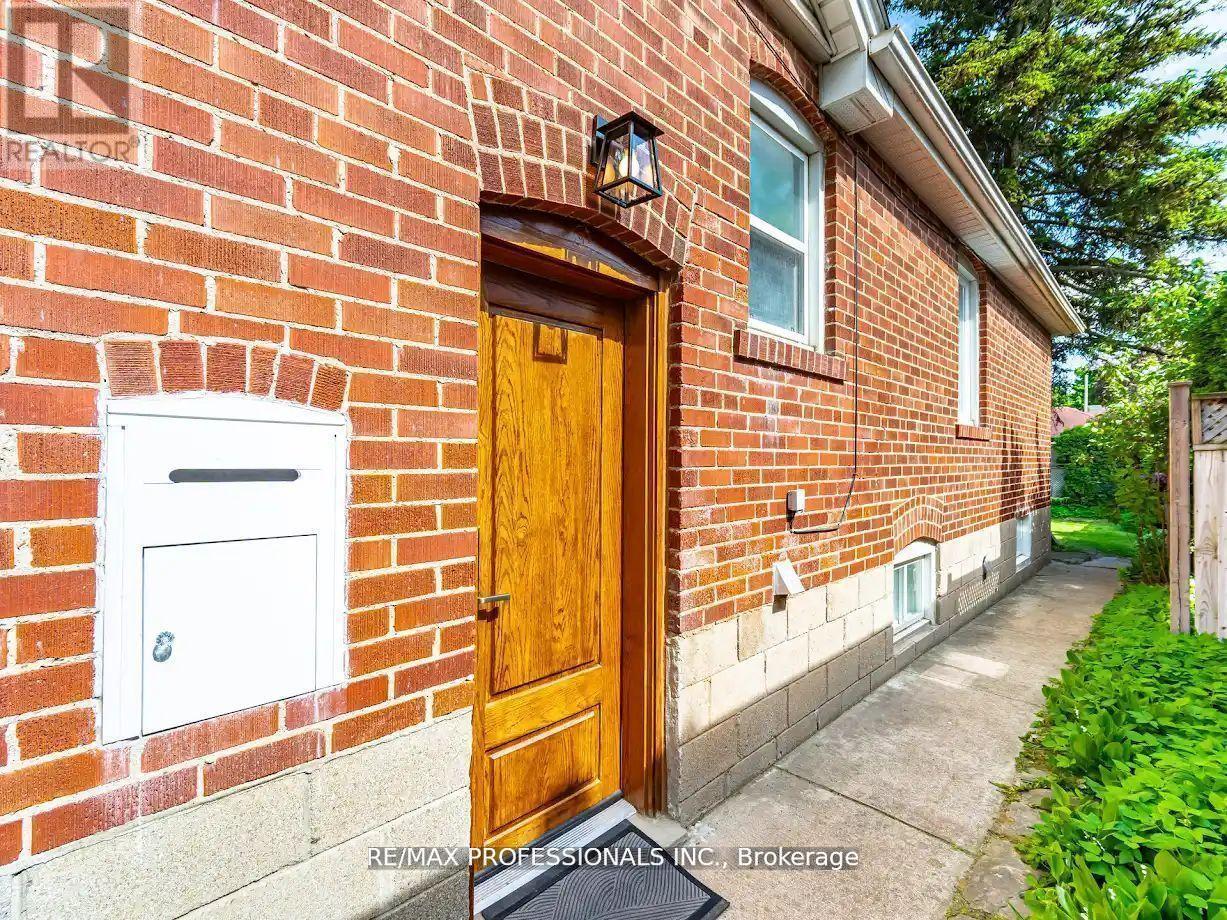 Bsmt - 39 Old Oak Road, Toronto (Kingsway South), Ontario  M9A 2W1 - Photo 16 - W12749908