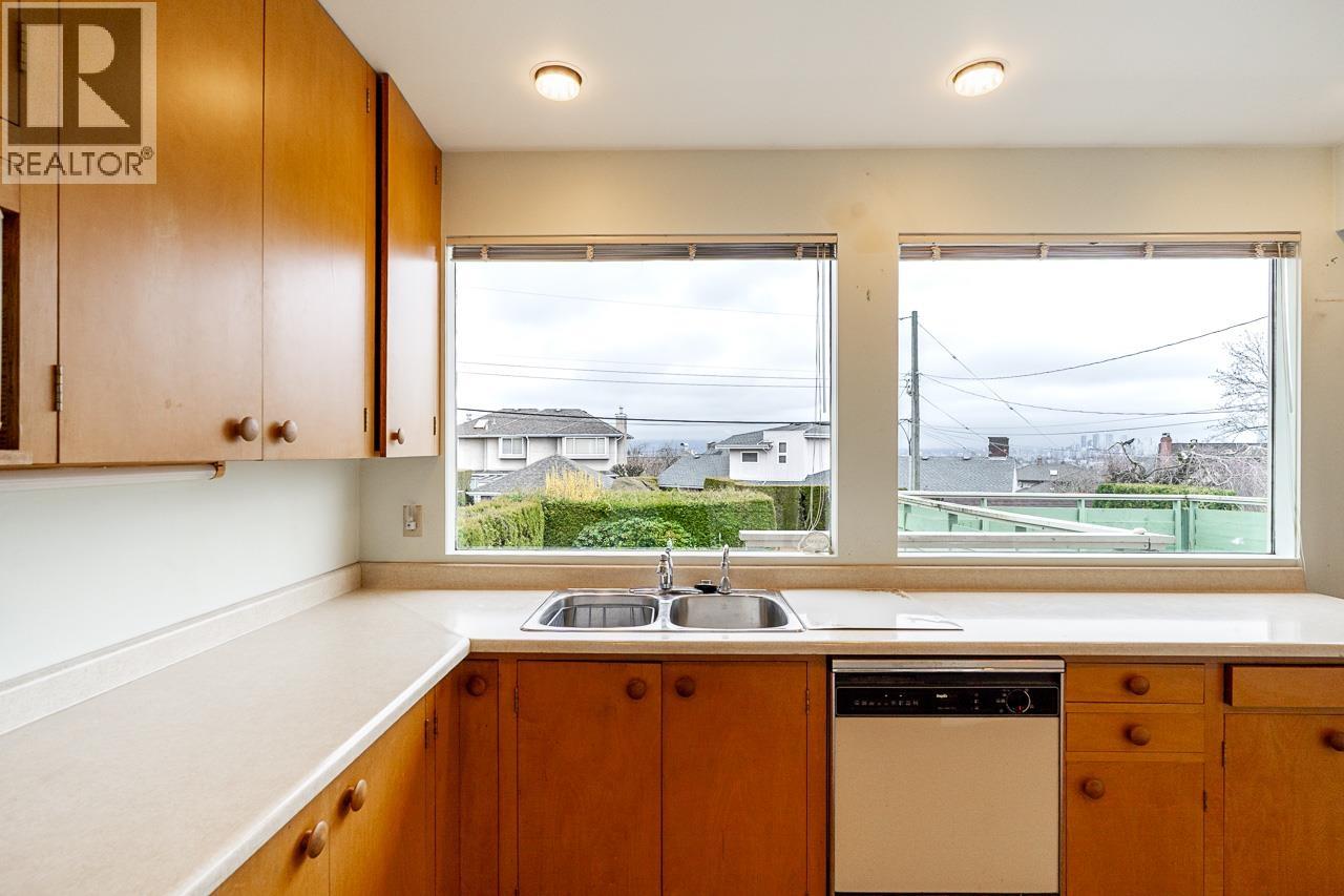 2715 W 31st Avenue, Vancouver, British Columbia  V6L 1Z9 - Photo 11 - R3101649