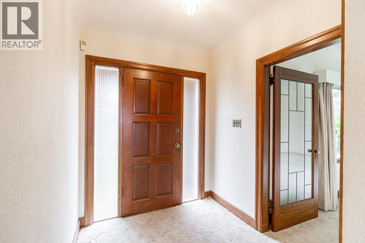 2715 W 31st Avenue, Vancouver, British Columbia  V6L 1Z9 - Photo 3 - R3101649