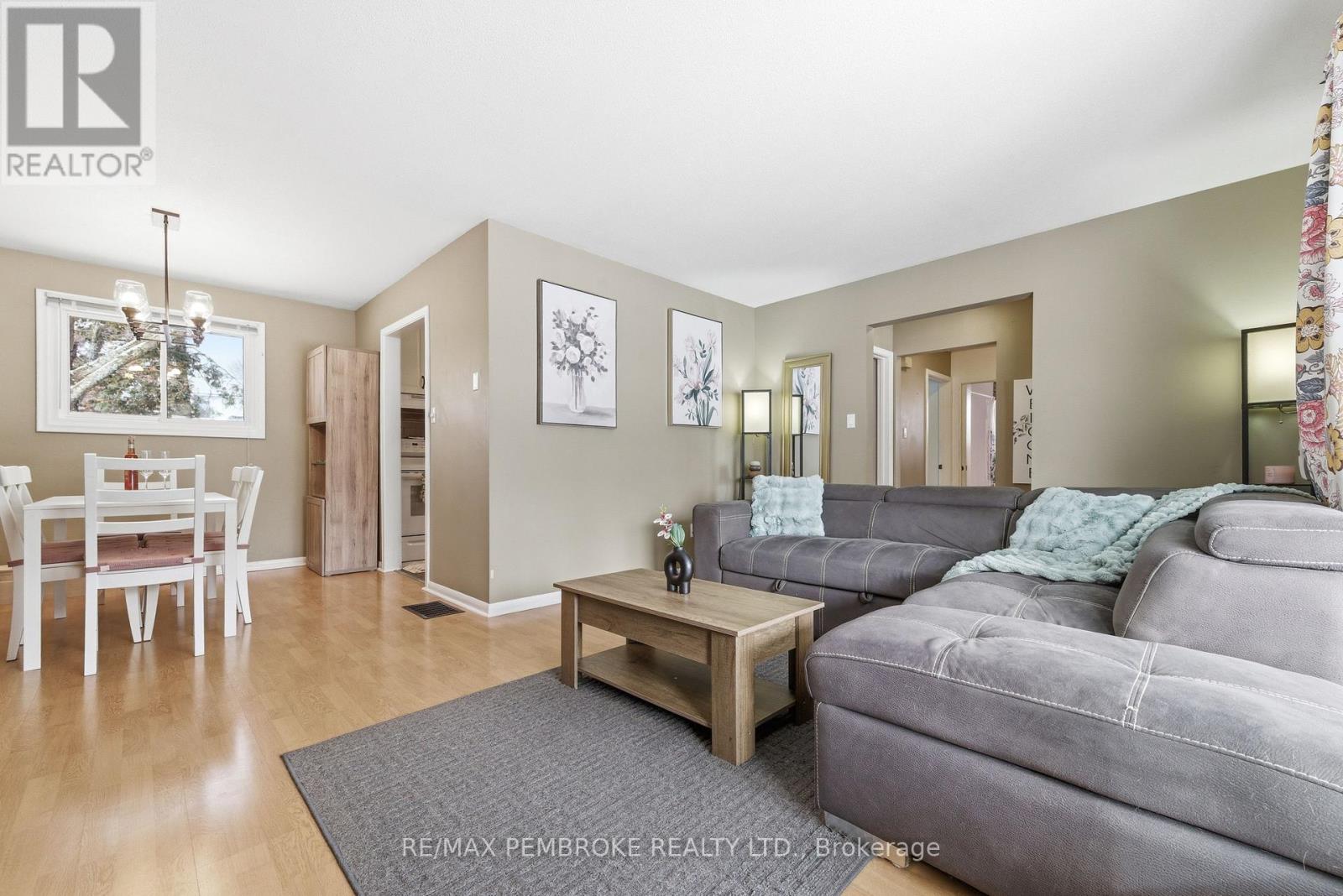 59 Mary Street, Petawawa, Ontario  K8H 1S2 - Photo 13 - X12900882