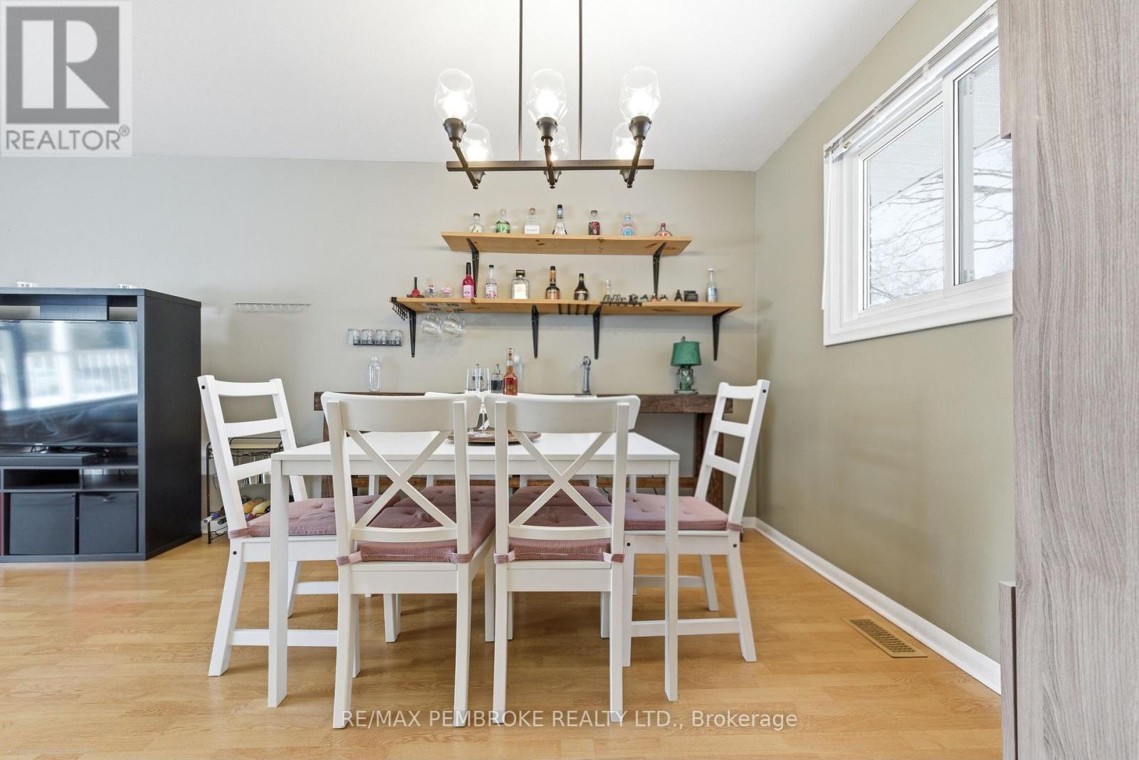 59 Mary Street, Petawawa, Ontario  K8H 1S2 - Photo 14 - X12900882