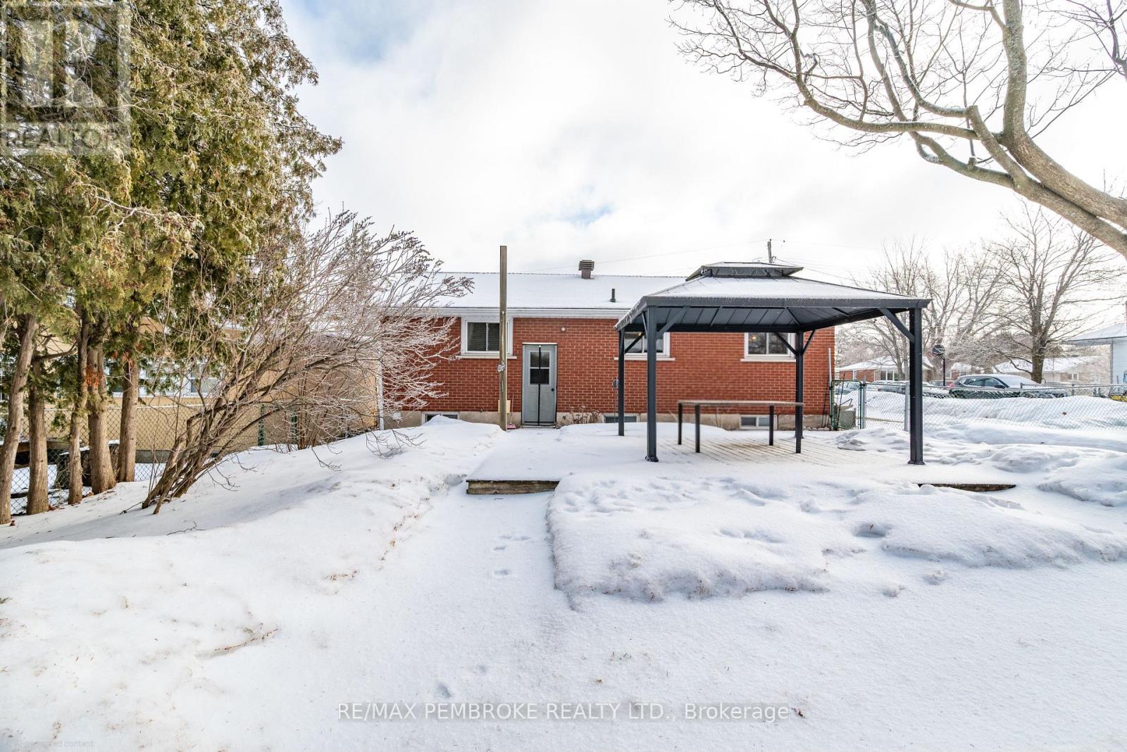 59 Mary Street, Petawawa, Ontario  K8H 1S2 - Photo 4 - X12900882