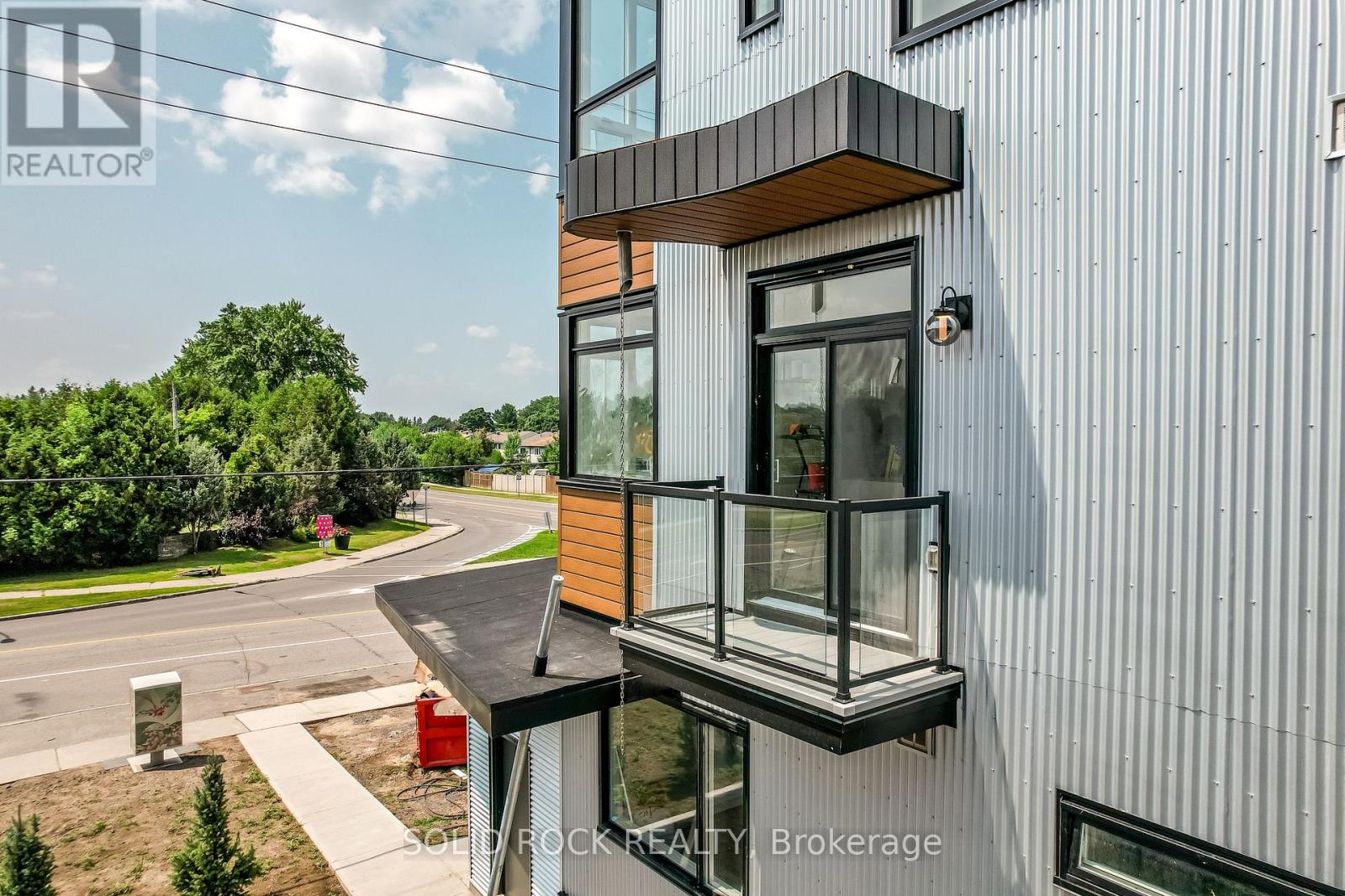 Unit 9 The Butterfly - 845 Champlain Street, Ottawa, Ontario  K1C 1K3 - Photo 5 - X12900932