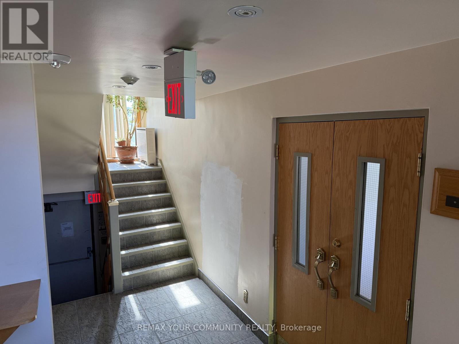 200 - 795 Wilson Avenue W, Toronto, Ontario  M3K 1E4 - Photo 5 - W12685840