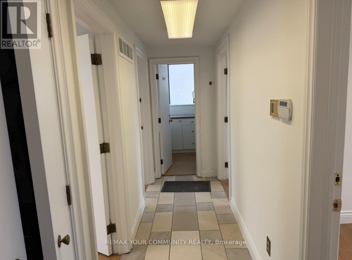 102 - 797 Wilson Avenue, Toronto, Ontario  M3K 1E4 - Photo 5 - W12685814