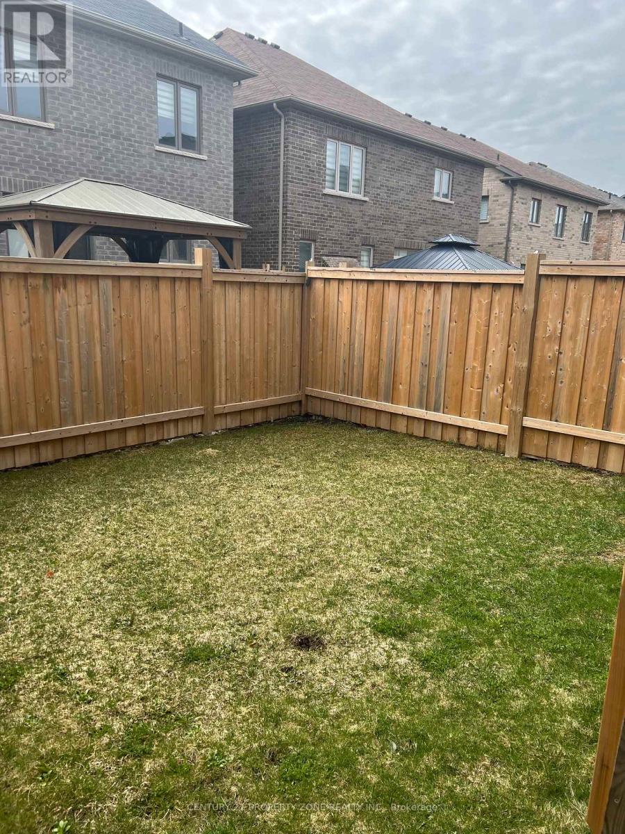 26 Adventura Road, Brampton (Northwest Brampton), Ontario  L7A 5A7 - Photo 14 - W12900830