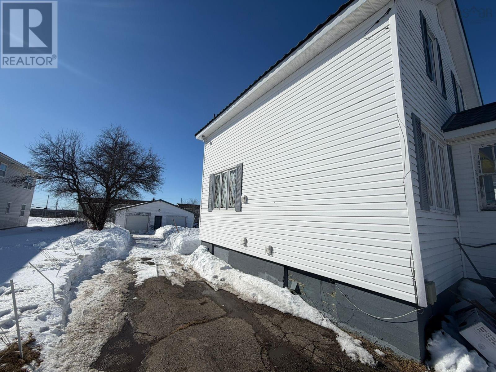 1162 George Street, Sydney, Nova Scotia  B1P 1N2 - Photo 4 - 202602973