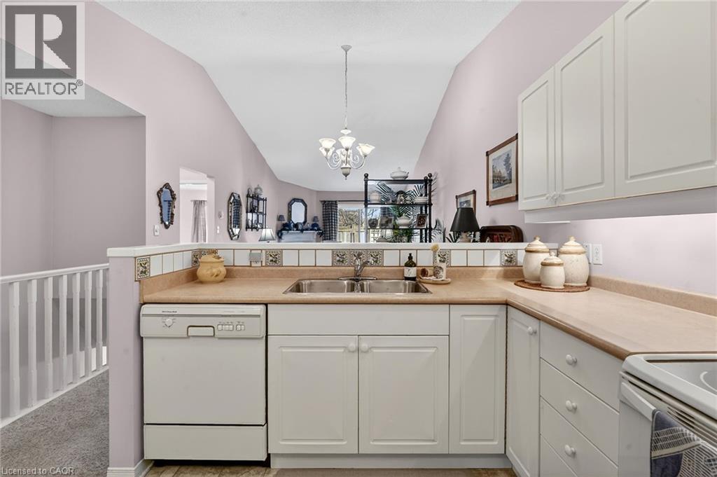 303 Central Avenue Unit# 30, Grimsby, Ontario  L3M 5L7 - Photo 10 - 40805690