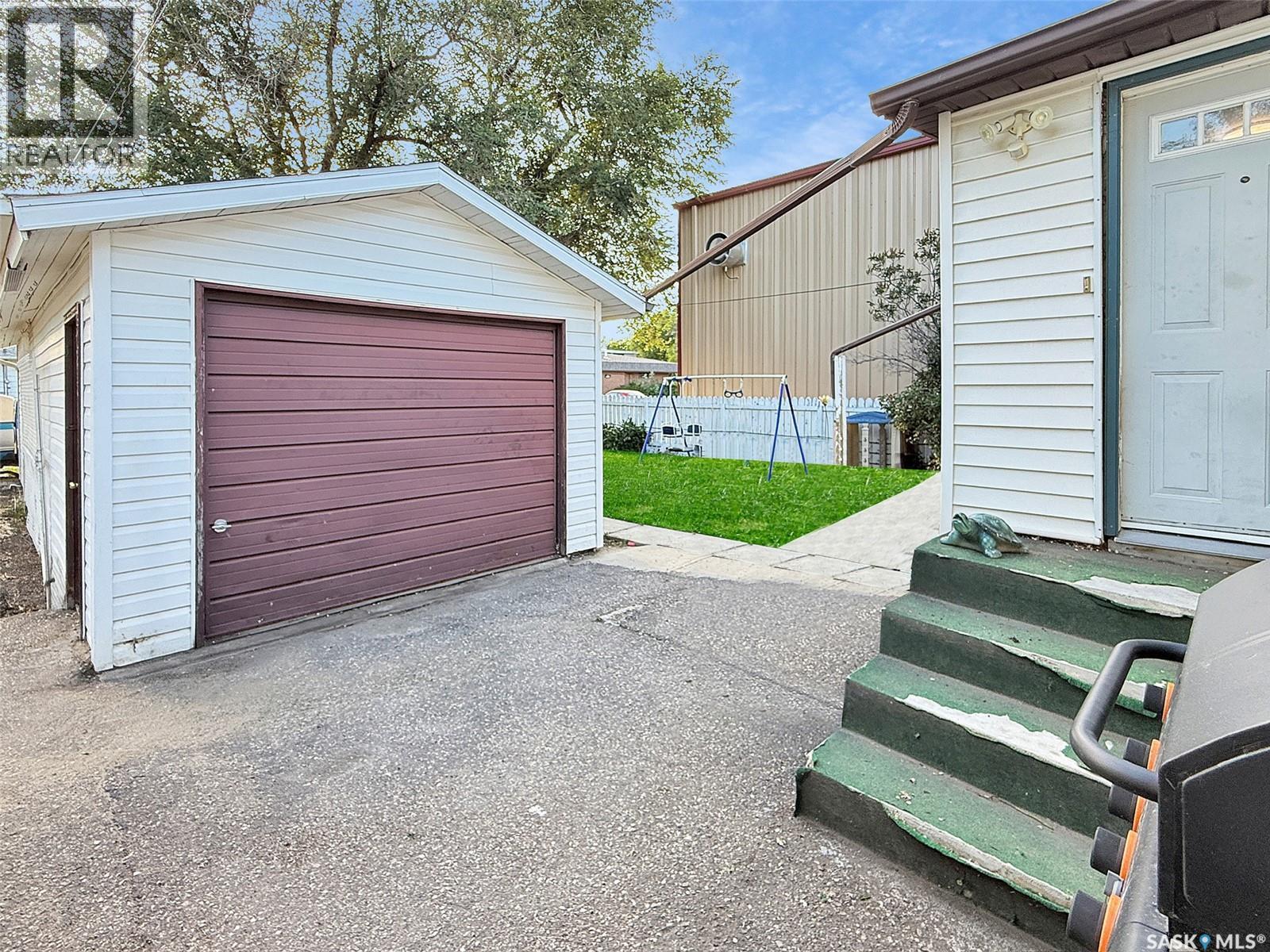 44 5th Avenue Ne, Swift Current, Saskatchewan  S9H 2K7 - Photo 17 - SK030871