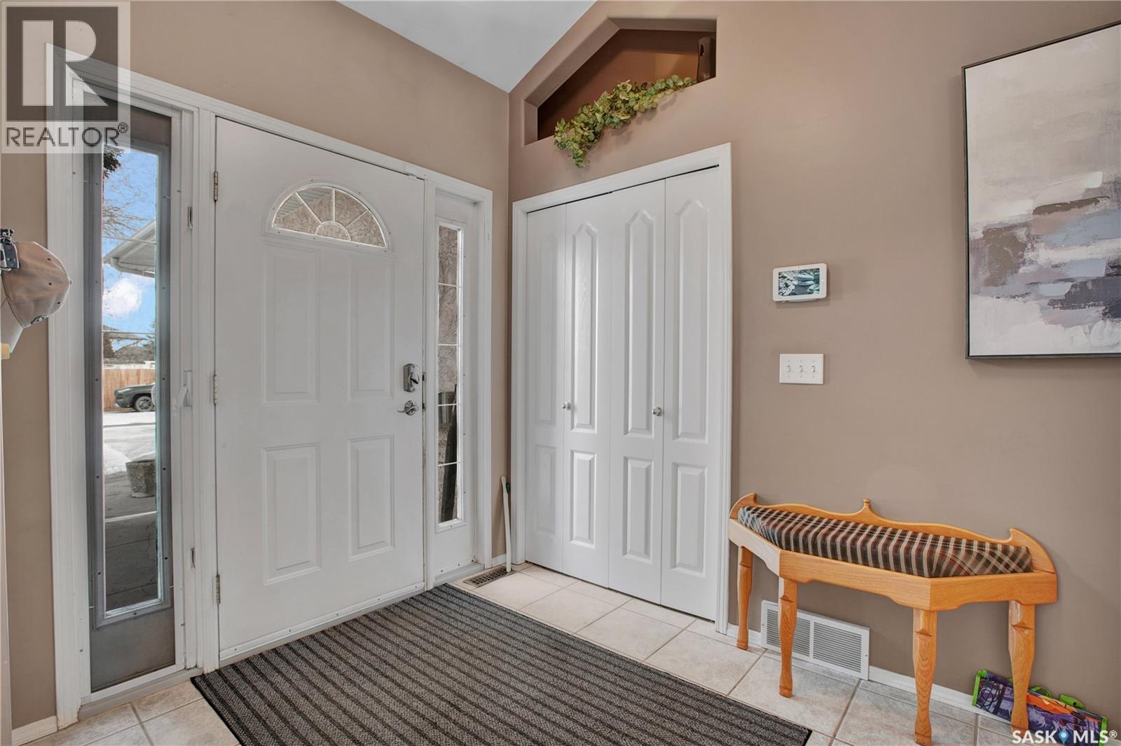 419 Blackshire Crescent, Saskatoon, Saskatchewan  S7V 1B4 - Photo 3 - SK030826