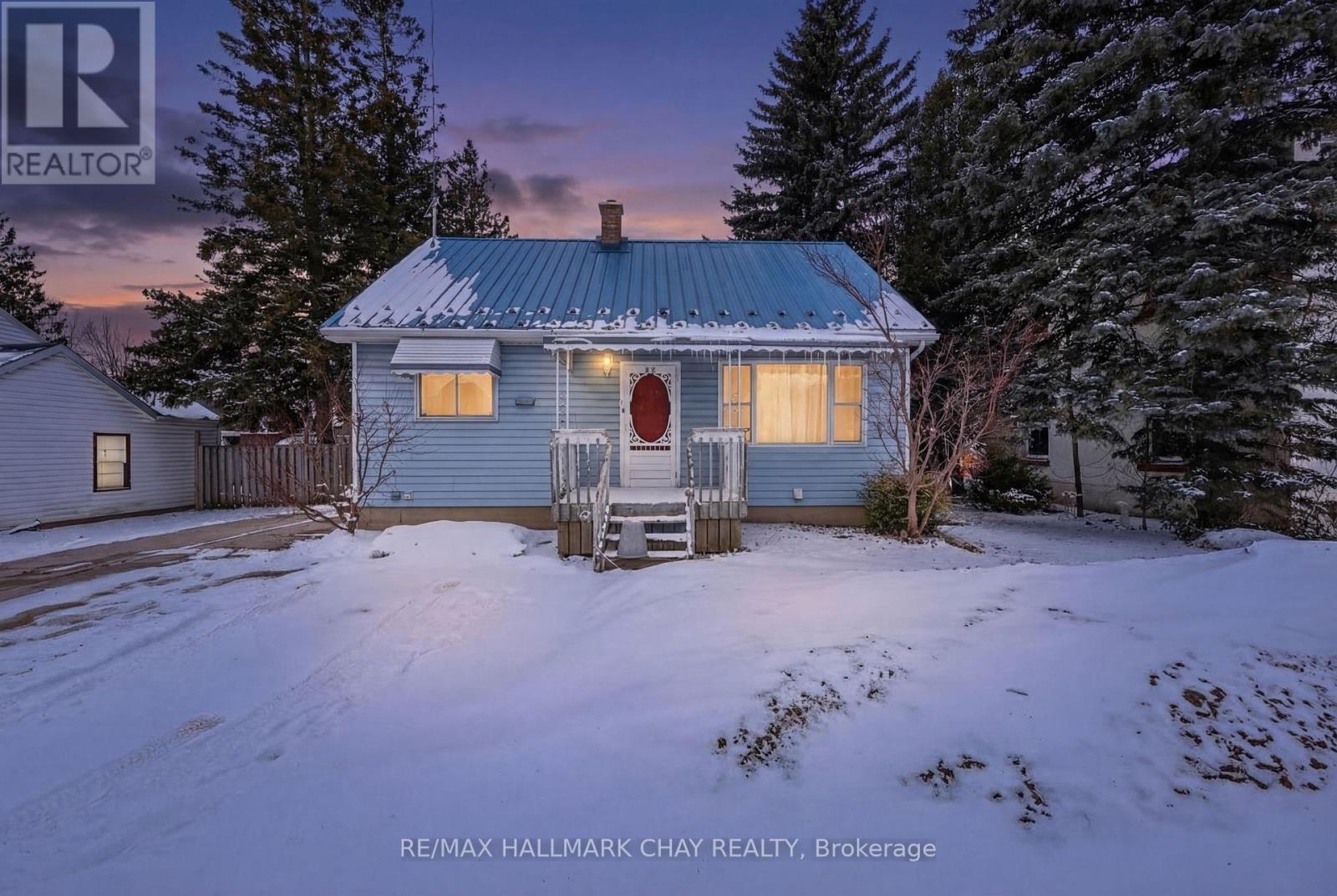 415 Main Street N, Wellington North, Ontario  N0G 2L1 - Photo 2 - X12900930