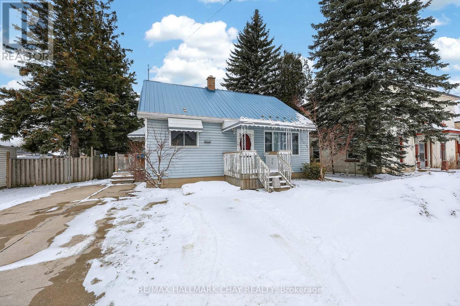 415 Main Street N, Wellington North, Ontario  N0G 2L1 - Photo 3 - X12900930