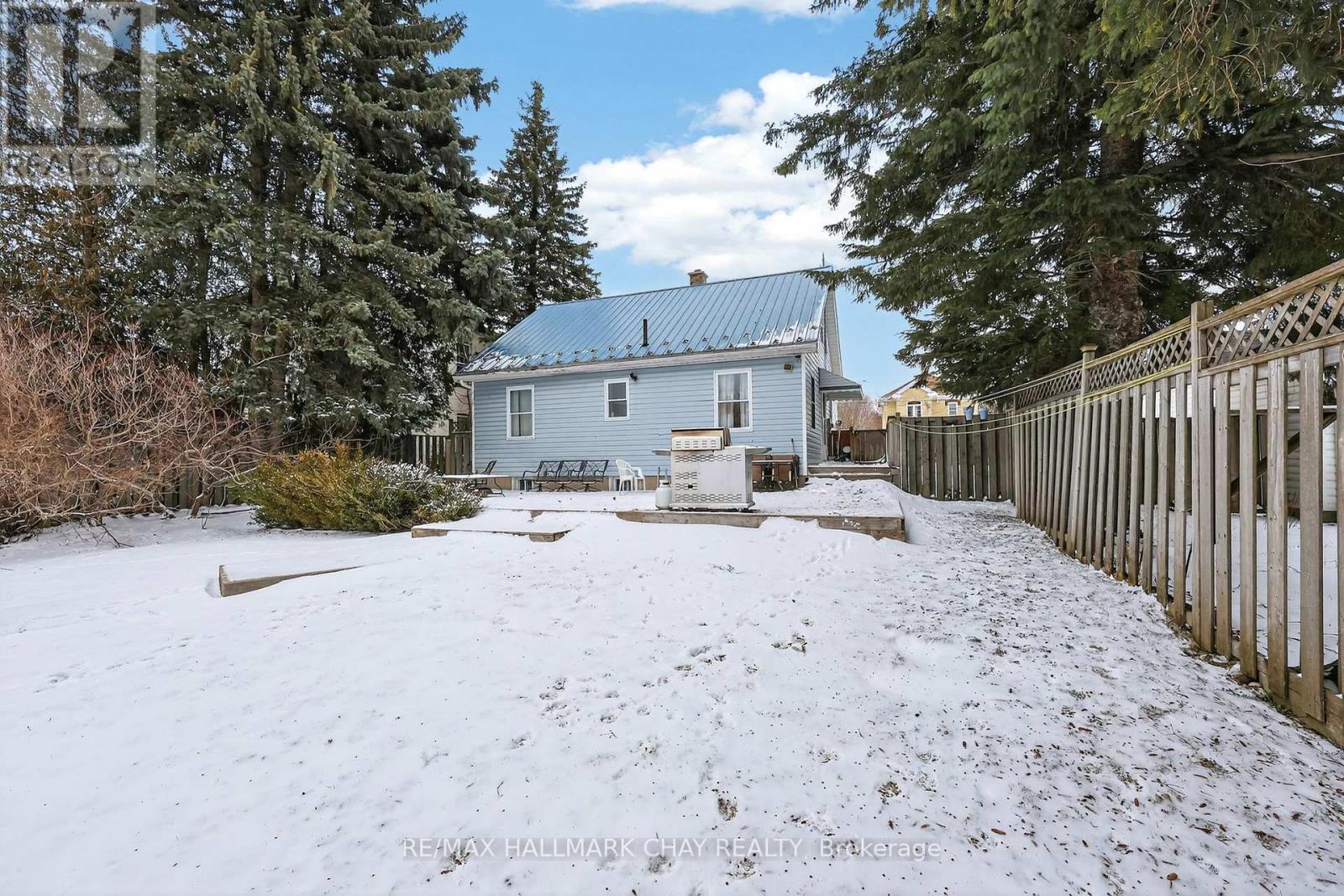 415 Main Street N, Wellington North, Ontario  N0G 2L1 - Photo 5 - X12900930