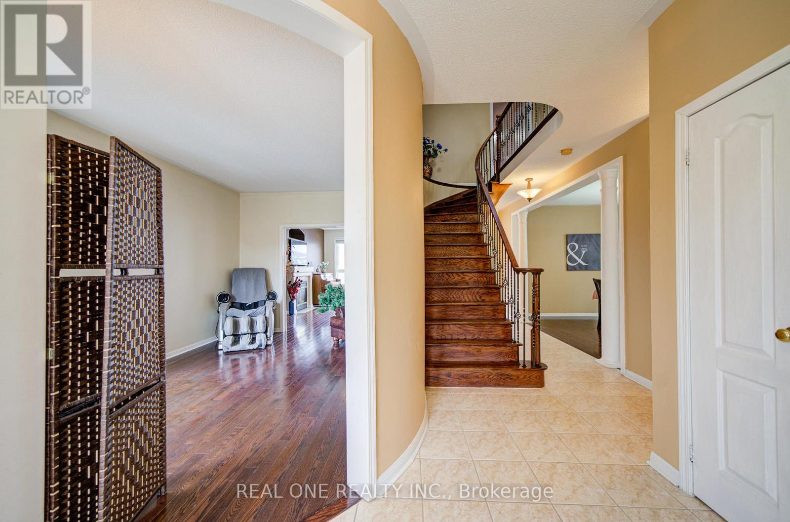 3696 Waterfall Crescent, Mississauga, Ontario  L5N 8G8 - Photo 5 - W12900208