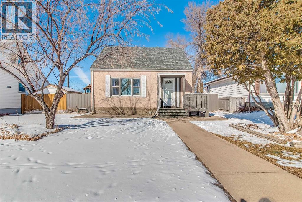 120 11 Street Sw, Medicine Hat, Alberta  T1A 4S3 - Photo 1 - A2293480