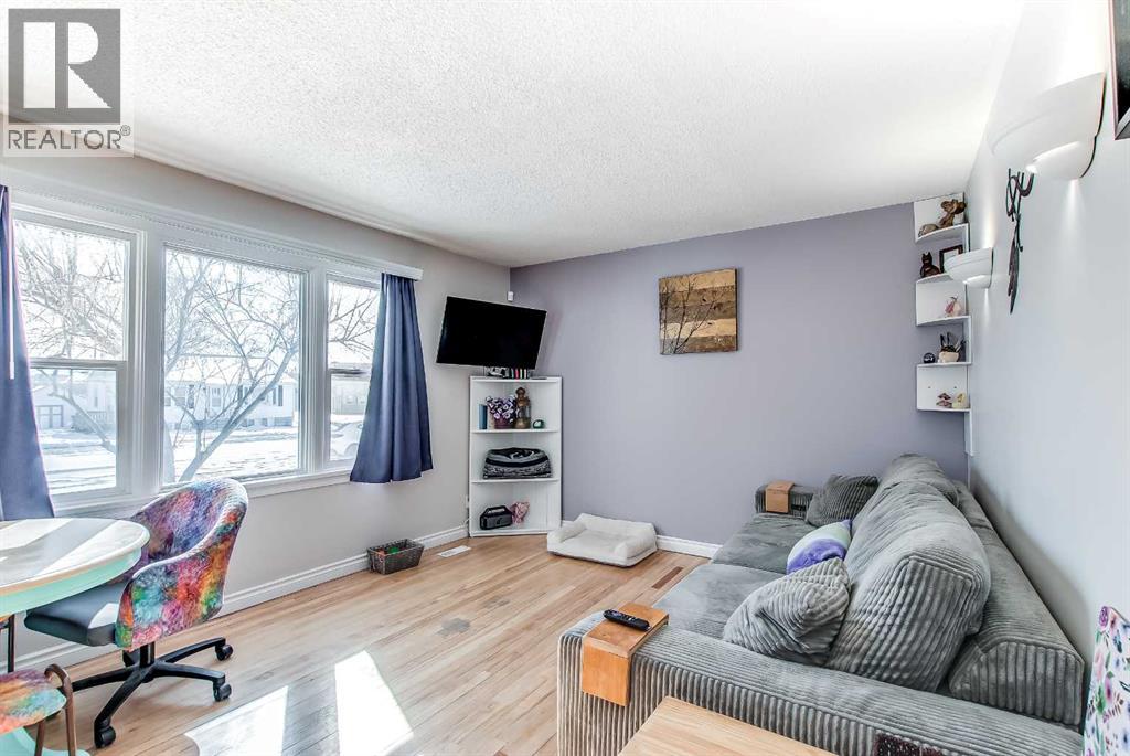 120 11 Street Sw, Medicine Hat, Alberta  T1A 4S3 - Photo 2 - A2293480