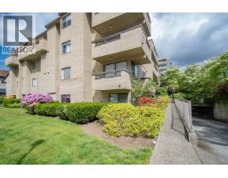 <div class="price">$735,000</div> 118 1363 Clyde Avenue, West Vancouver<br><div style="margin-bottom:8px;"><small>Macdonald Realty</small></div><div class='bed_bath'>2 Bed | 1 Bath</div>
