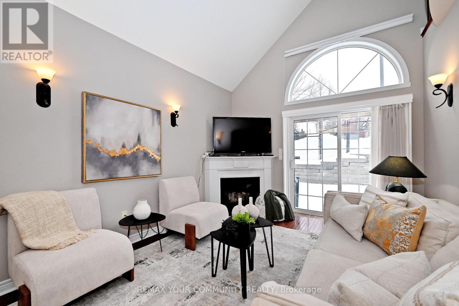 635 Tapestry Lane, Newmarket, Ontario  L3X 3C8 - Photo 2 - N12864928