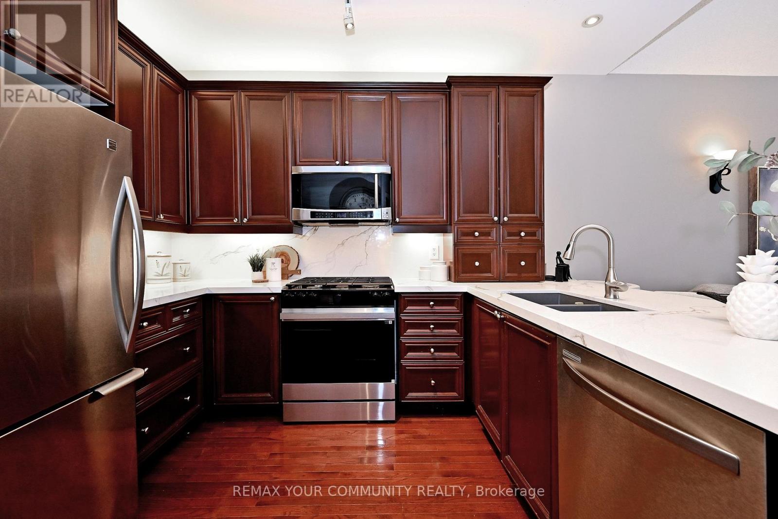 635 Tapestry Lane, Newmarket, Ontario  L3X 3C8 - Photo 6 - N12864928