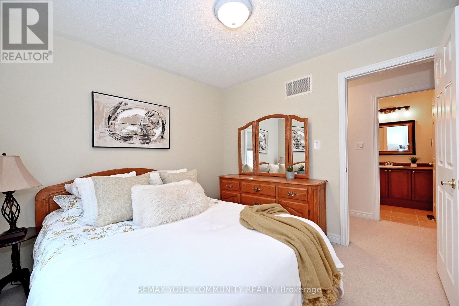 635 Tapestry Lane, Newmarket, Ontario  L3X 3C8 - Photo 17 - N12864928