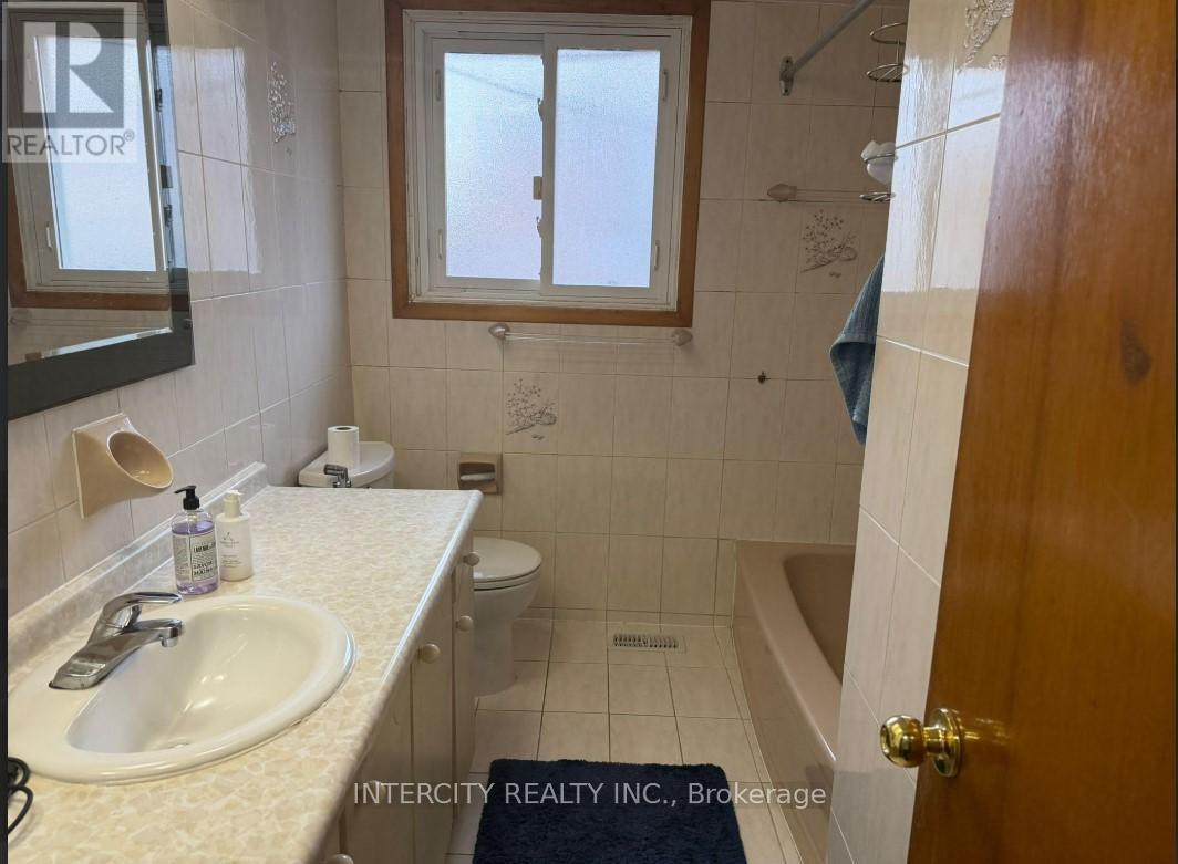 167 Silverstone Drive, Toronto, Ontario  M9V 3H1 - Photo 12 - W12839392