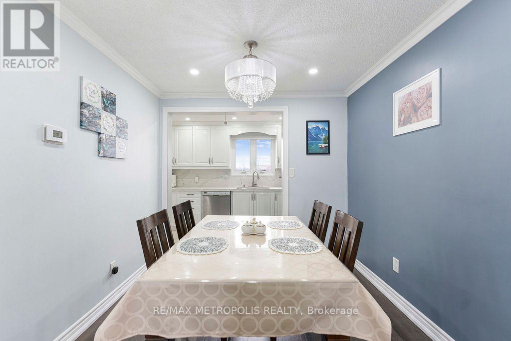 42 Gulliver Crescent, Brampton, Ontario  L6S 1S9 - Photo 10 - W12899544