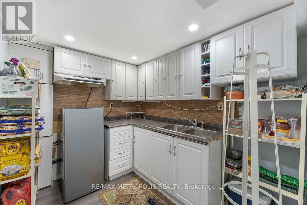 42 Gulliver Crescent, Brampton, Ontario  L6S 1S9 - Photo 35 - W12899544