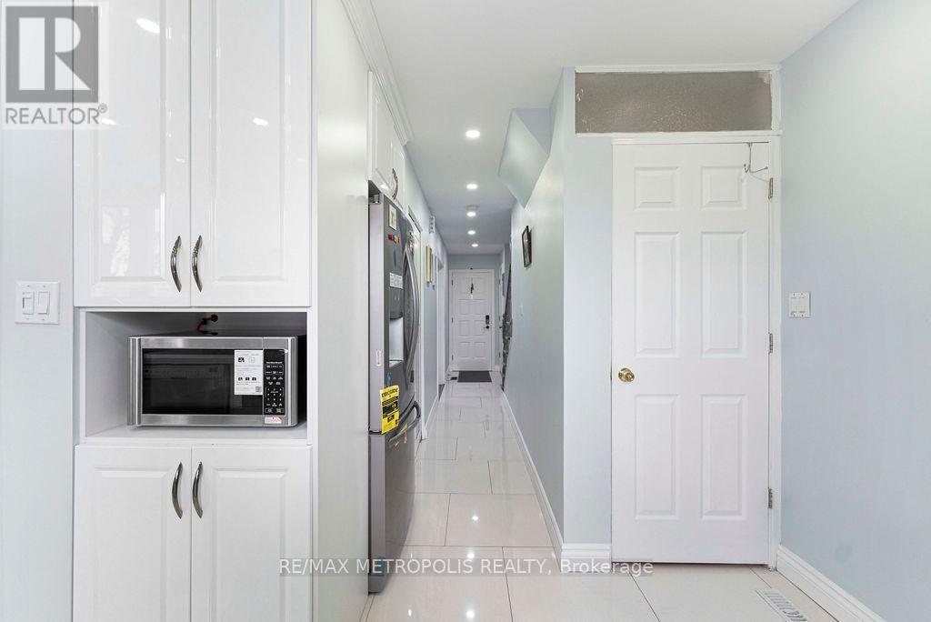 42 Gulliver Crescent, Brampton, Ontario  L6S 1S9 - Photo 15 - W12899544