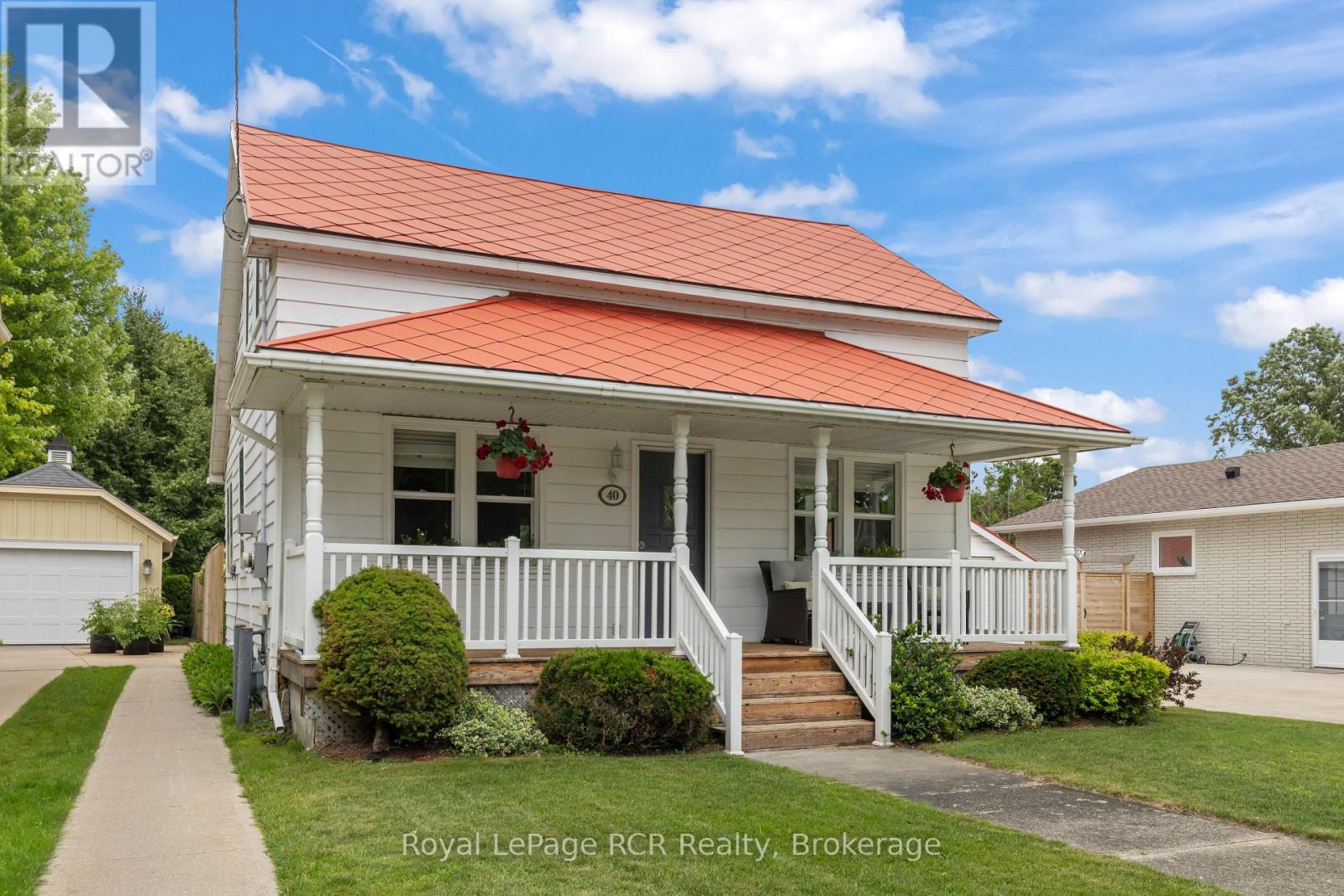 40 Grosvenor Street S, Saugeen Shores, Ontario  N0H 2L0 - Photo 2 - X12901190